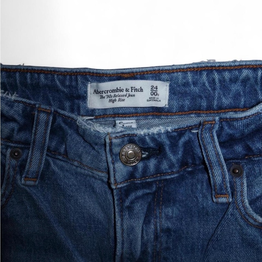 Abercrombie & Fitch Curve Love High Rise ‘90s Relaxed Jeans - Picture 2 of 6